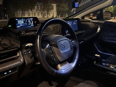 byd e9: Toyota Prius: 2023 г., 2 л, Вариатор, Гибрид, Лифтбек — 6