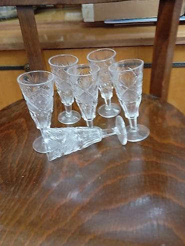 стопки перевёртыши: Набор из 6 маленьких рюмок на ножке. - Материал: прозрачное стекло. - — 2