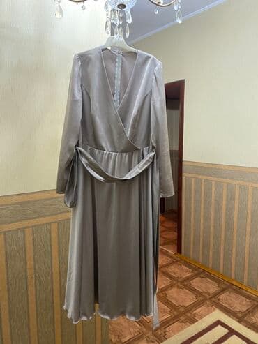платье с запахом большого размера: Вечернее платье на запах. Спереди разрез. С поясом. Ткань шелк размер — 4