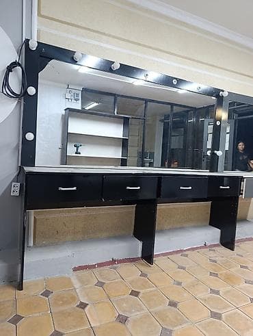 Гримёрное/парикмахерское зеркало с рабочей станцией - Длинная