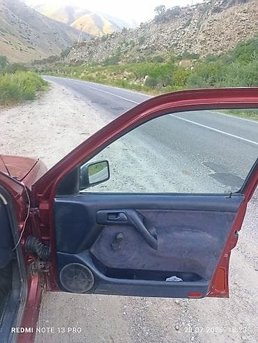 Volkswagen Vento: 1993 г., 1.8 л, Механика, Газ, Седан — 8