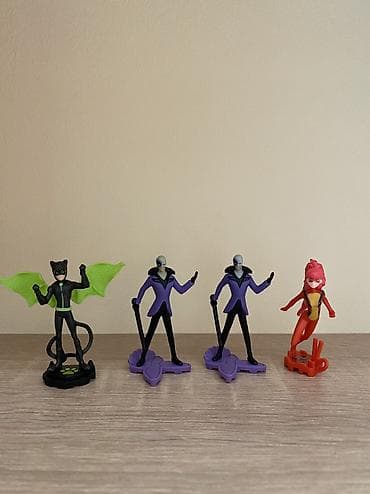 stranger things kinder: Фигурки kinder Коллекционные фигурки Леди баг по 100 сом На втором — 1