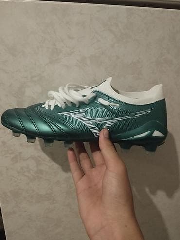 Футбольные бутсы Mizuno для игры на натуральном газоне (FG). Почти
