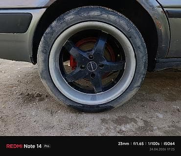 что за машина: Audi 80: 1992 г., Седан — 3