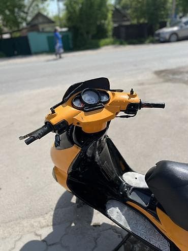 Скутер (мопед) с ярким кастомным обвесом Описание: - Кузов в