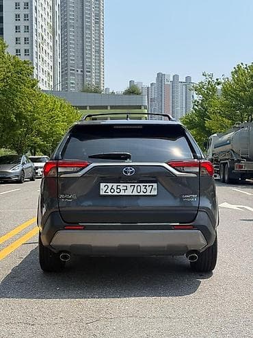 оригин: Toyota RAV4: 2022 г., Гибрид, Кроссовер — 2