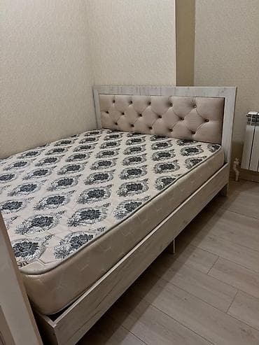 Кровать двуспальная с мягким изголовьем. - Размер спального места at lalafo.kg Кровать двуспальная с мягким изголовьем. - Размер спального места
