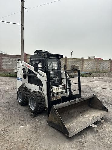 Услуги экскаватора: 🚜 Услуги мини-погрузчика Bobcat • Подметание территории (щетка) • — 3
