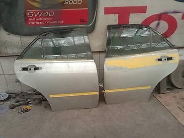фарфоровые вазы: Дверь Комплект Toyota, Б/у — 1