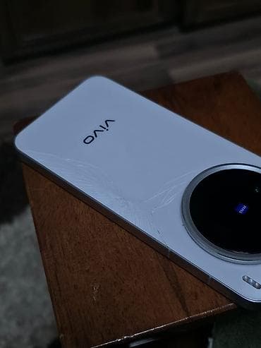 Vivo X200 Pro mini, белый цвет. Характеристики: - Память: 256 ГБ. - — 1