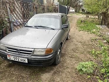 бар авто: Opel Astra: 1993 г., 1.6 л, Кол менен иштөөчү, Бензин, Хетчбек — 2