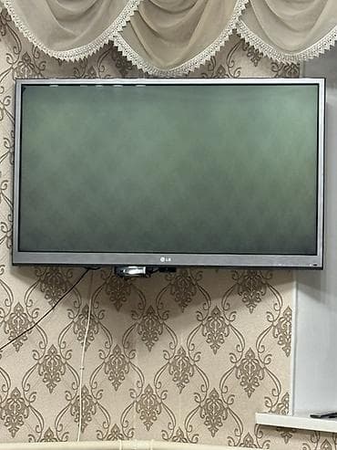 led: Телевизор LG, диагональ около 40–42". Плоская панель с тонкой рамкой — 3
