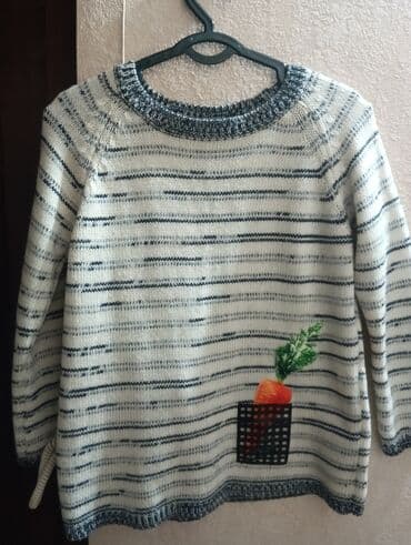 джинс куртка: Вещи в очень хорошем состоянии, размеры 48-50 свитер и куртка, джинсы — 2