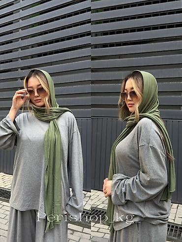 трикотажные тройки: Женский трикотажный костюм из мягкого джерси в спокойном сером цвете — 5