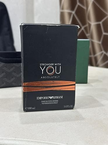 красный галстук: Карточница Goyard, компактная и тонкая. Характеристики: - Материал — 5