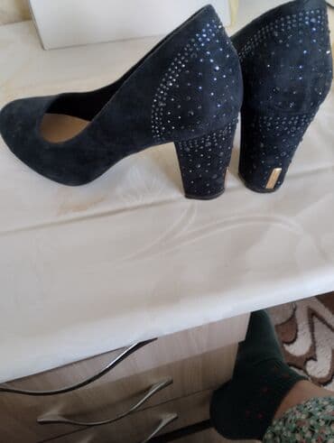 срочно продаю в связи с переездом: Продаю красивые модельные туфельки тёмно-синего цвета со — 2
