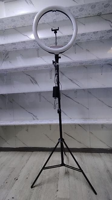 realme x50: Кольцевая LED‑лампа со штативом - Диаметр кольца: крупный (примерно — 2