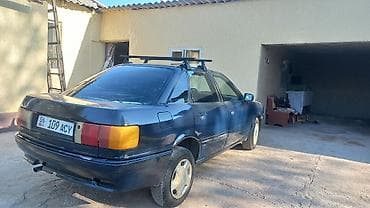 Audi: Audi 80: 1992 г., 1.8 л, Кол менен иштөөчү, Бензин, Седан — 3