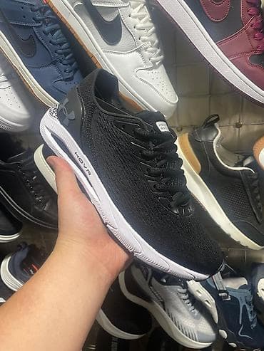 Мужские кроссовки, 41.5, 42, 42.5, Under Armour, Новый, цвет - Черный
