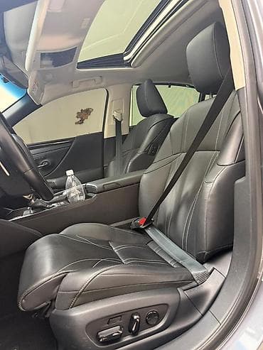 Lexus: Lexus ES: 2019 г., 2.5 л, Вариатор, Гибрид, Седан — 2