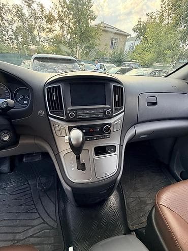 маши: Hyundai Starex: 2020 г., 2.5 л, Типтроник, Дизель, Минивэн — 9