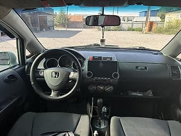 Унаа сатуу: Honda Jazz: 2003 г., 1.4 л, Автомат, Бензин, Хетчбек — 4