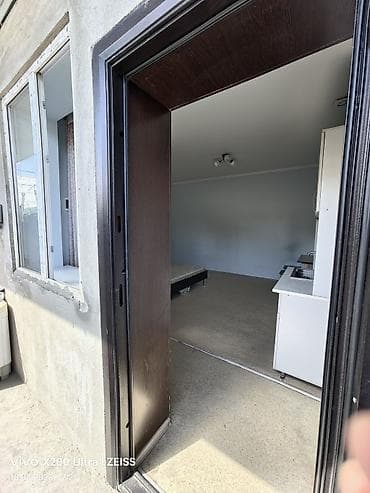 Студия с отдельным входом и санузлом - Планировка: единое просторное — 2