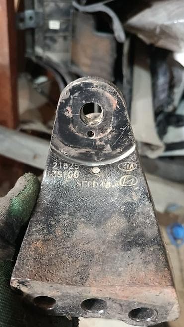 Детали двигателя и моторы в сборе: Подушка мотора Kia 2013 г., Оригинал — 2