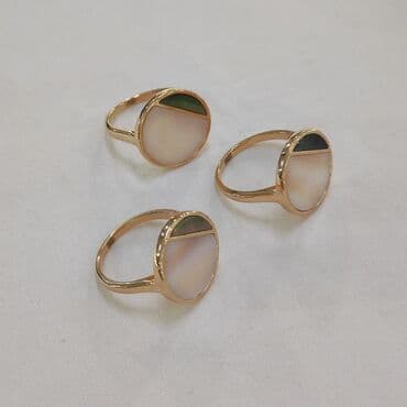 где можно купить обручальные кольца недорого: Кольцо с камнями Перламутр Серебро с напылением золото 925/ пробы — 1