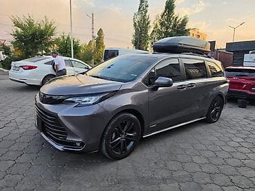 8: Toyota Sienna: 2021 г., Гибрид, Минивэн — 4