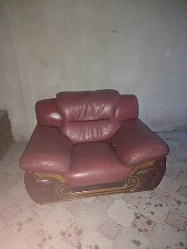кожанные кресла: Комплект мягкой мебели, Б/у, цвет - Красный — 4