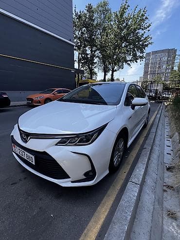 Транспорт: Toyota Corolla: 2020 г., 1.8 л, Вариатор, Гибрид, Седан — 3