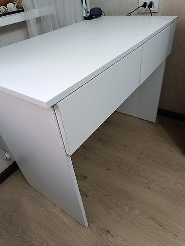 Стулья, табуретки: Продаю стол, делали на заказ отдам за 4500 окончательно, цвет белый — 4