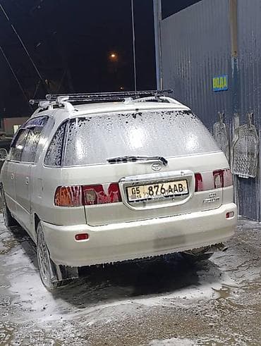 Toyota Ipsum: 2001 г., 2 л, Автомат, Бензин, Минивэн