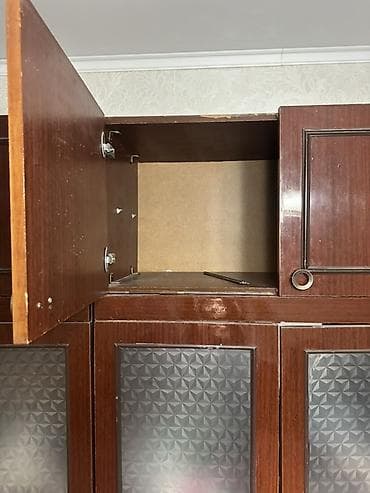 coffee table: Стенка-шкаф, Тип стенки-шкафа: Модульная, Для зала, Б/у, Особенности: Для хранения посуды — 3