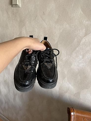 Почти новые в идеальном состоянии 34 размер Лакированные дерби/лоферы at lalafo.kg Почти новые в идеальном состоянии 34 размер Лакированные дерби/лоферы