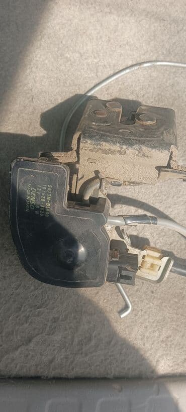 изготовление чип ключа для автомобиля: Замок багажника Toyota 2006 г., Б/у, Оригинал, Япония — 1