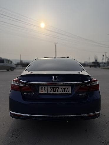 экономичный авто: Honda Accord: 2017 г., 2 л, Вариатор, Гибрид, Седан — 5