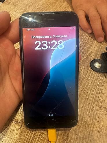 j5 2015: IPhone SE 2020, Б/у, 128 ГБ, Черный, Чехол, 75 % — 2