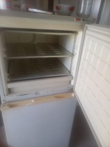 mi home: Двухкамерный холодильник с верхней морозильной камерой. Основные — 3