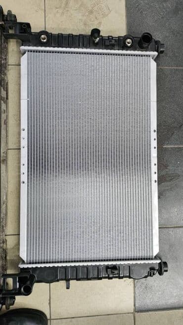 cadillac: NS_радиатор системы охлаждения! Cadillac Escalade/Chevrolet Tahoe 01 — 2