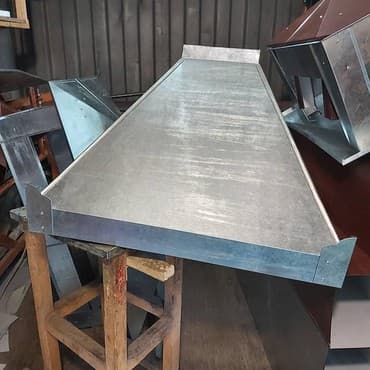 нужен разнорабочий: Жестянщик по вентиляции и вытяжной систем. все сложностью — 4