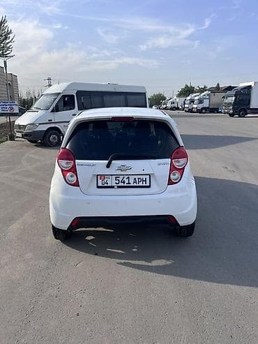 дви: Chevrolet Spark: 2014 г., 1 л, Автомат, Бензин, Хэтчбэк — 4