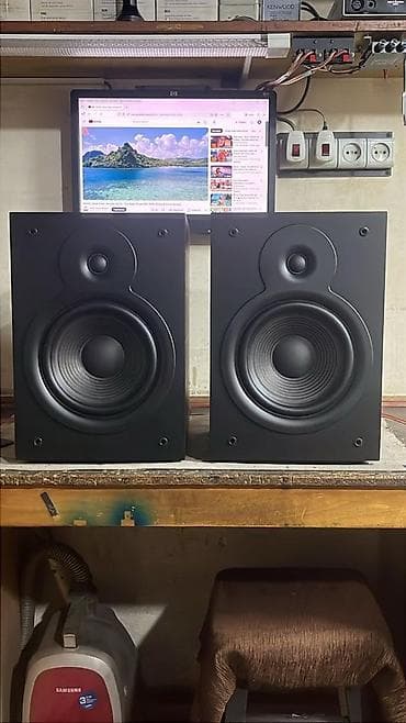 Наушники: Пара акустических систем (2 шт.) напольного/полочного типа. Основные — 2