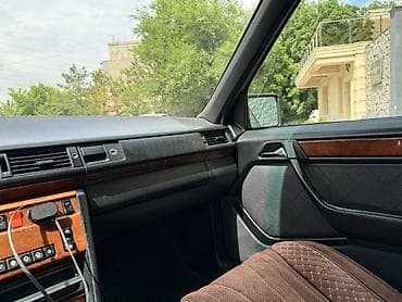 дорожные знаки кр: Mercedes-Benz W124: 1994 г., 2 л, Механика, Бензин, Седан — 9