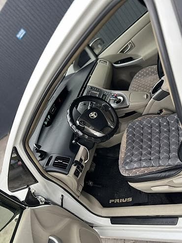 step rf3: Toyota Prius: 2014 г., 1.8 л, Вариатор, Гибрид, Лифтбек — 4