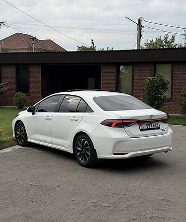 Toyota Corolla: 2026 г., 1.8 л, Вариатор, Гибрид, Седан — 6