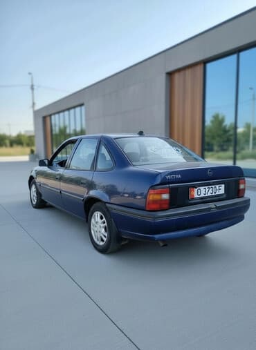 продаю или меняю на: Opel Vectra: 1993 г., 1.8 л, Механика, Бензиновая, Седан — 1