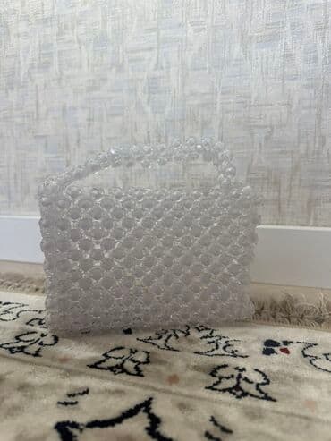 чемоданы бишкек дордой цены: Элегантная сумка из белых бусин, создающая эффектный и легкий образ — 4