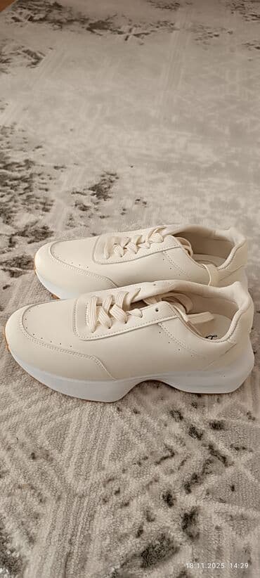 Кроссовки, 39, Новый, цвет - Бежевый, Самовывоз